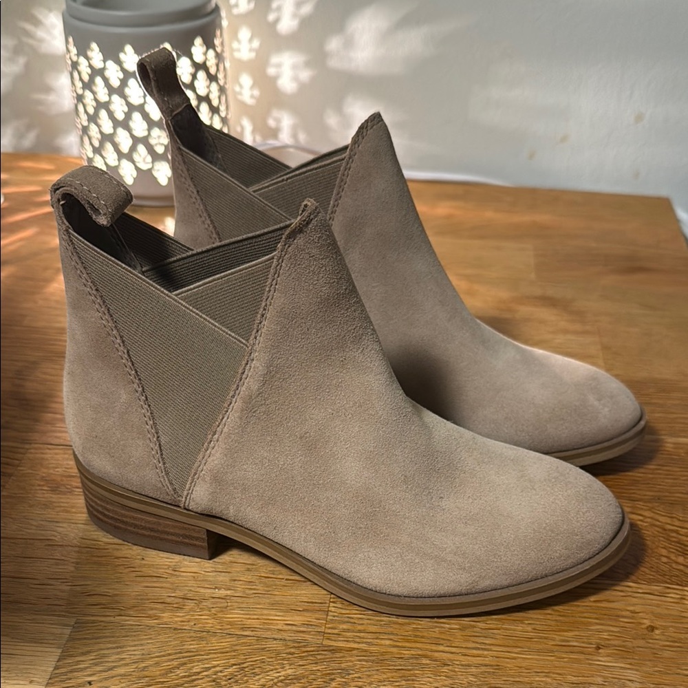Aldo Women's Taupe Ankle Boots size 6